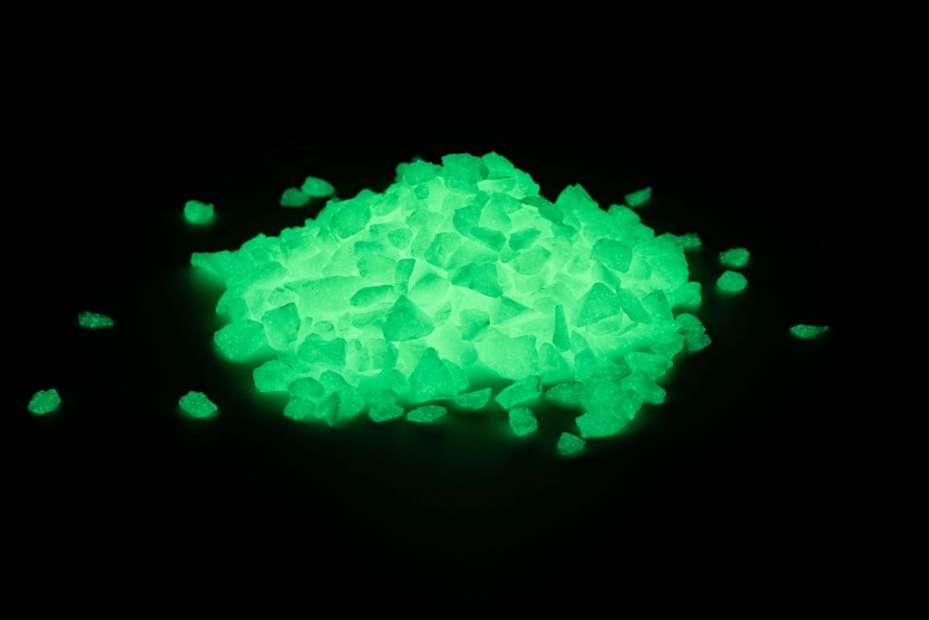 Glow stones 4–8 mm, green, glowing in the dark