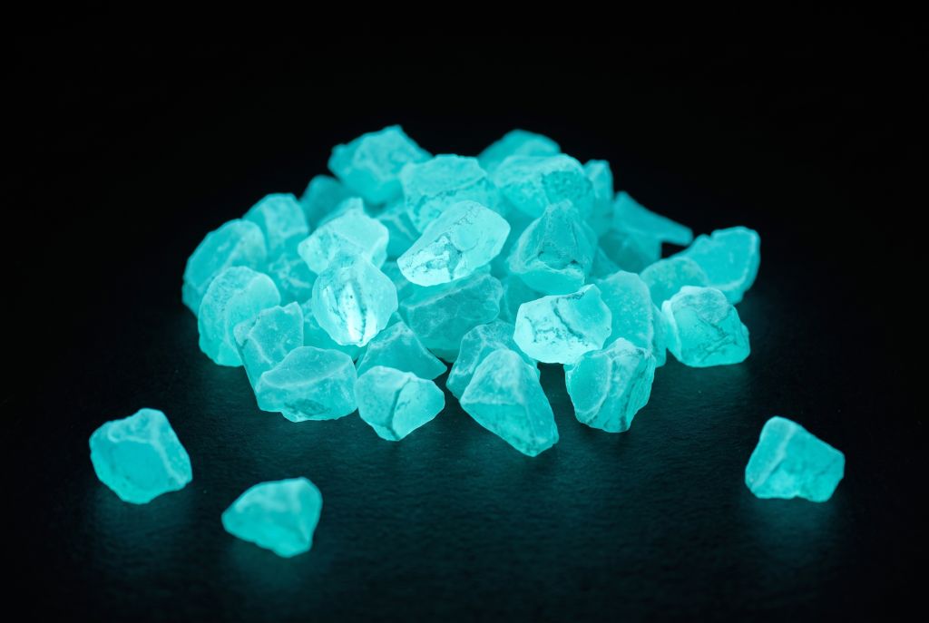 Glow stones (approx. 2 cm), blue-green, glowing in the dark