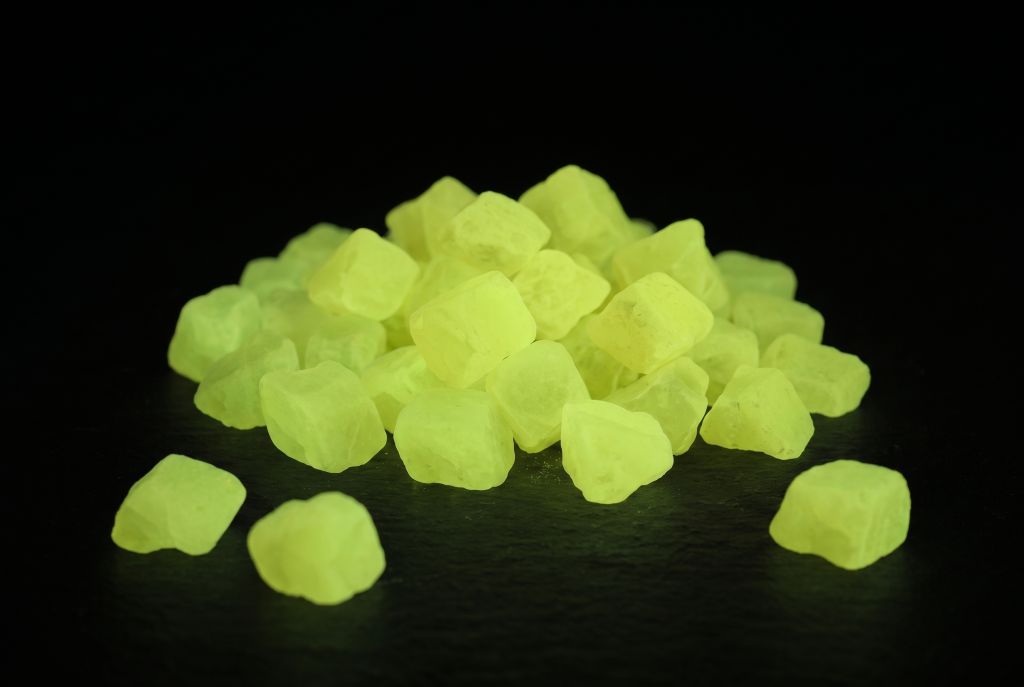 Glow stones (approx. 2 cm), yellow, glowing in the dark