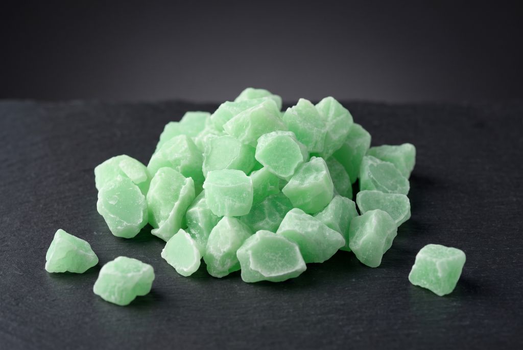 Glow stones (approx. 2 cm), green, in daylight
